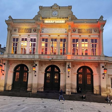 Confortable Appart 1Er Etage Centre Ville Netflix Beziers Luaran gambar